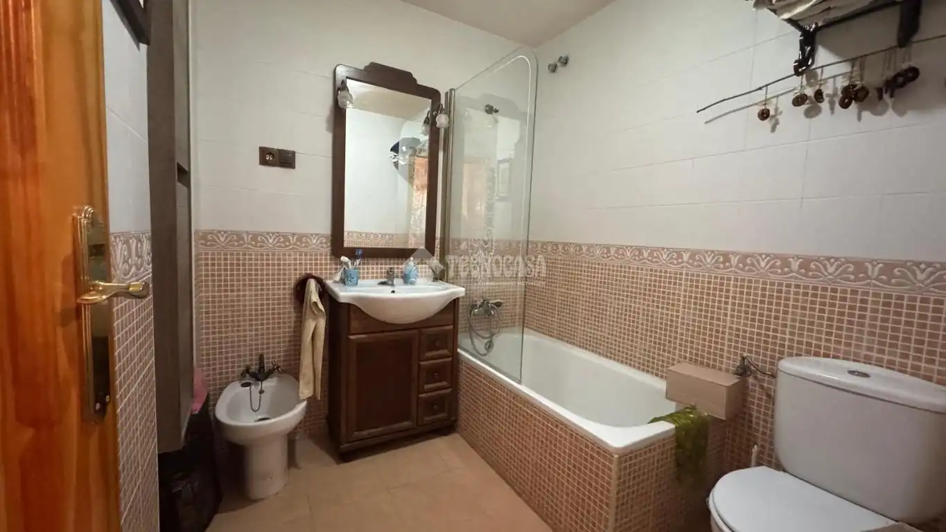 Baño de Piso en venta en Cártama con Aire acondicionado, Amueblado y Piscina comunitaria