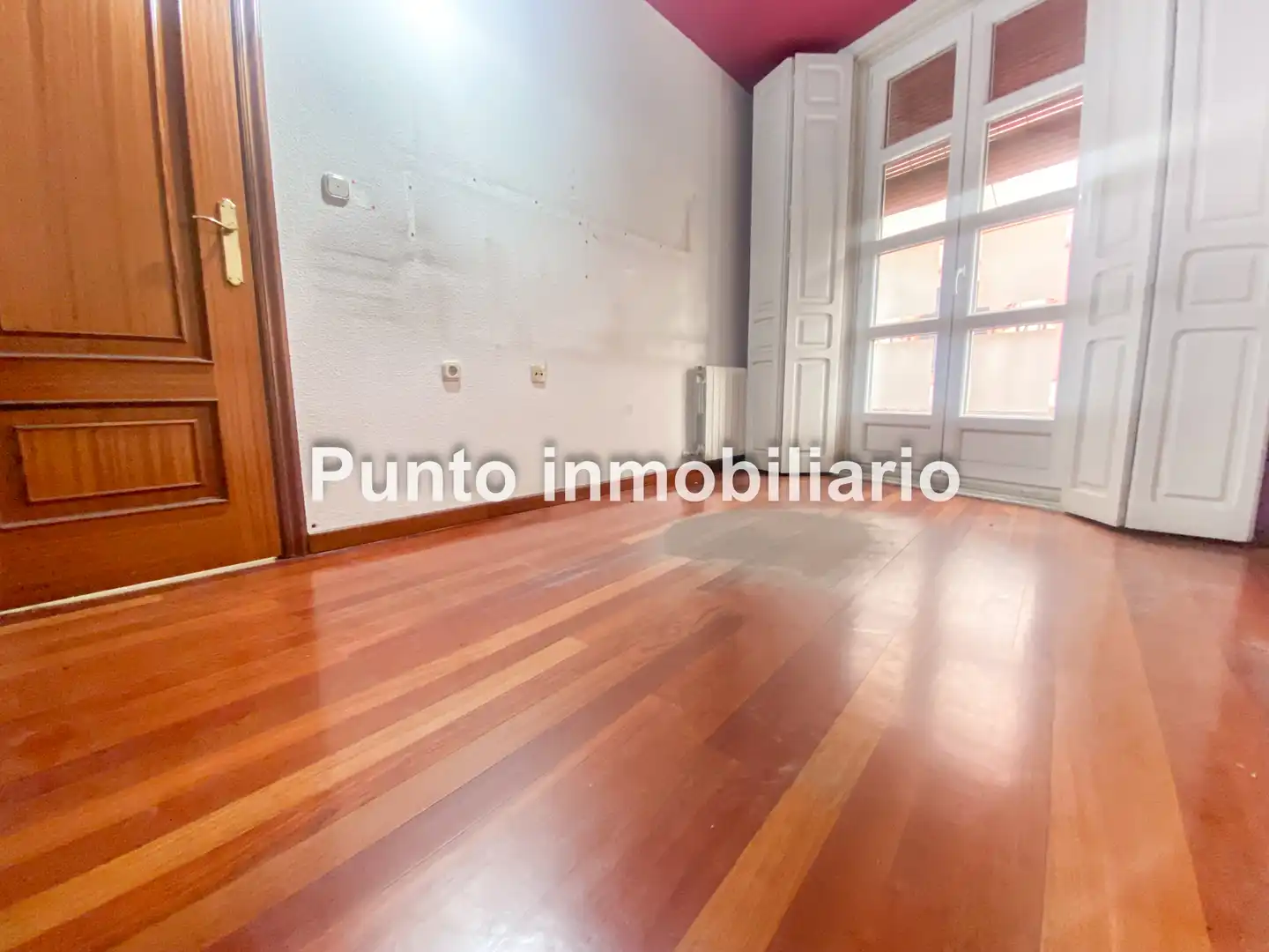 Living room of Flat for sale in Valladolid  with Heating, Parquet flooring and Terrace