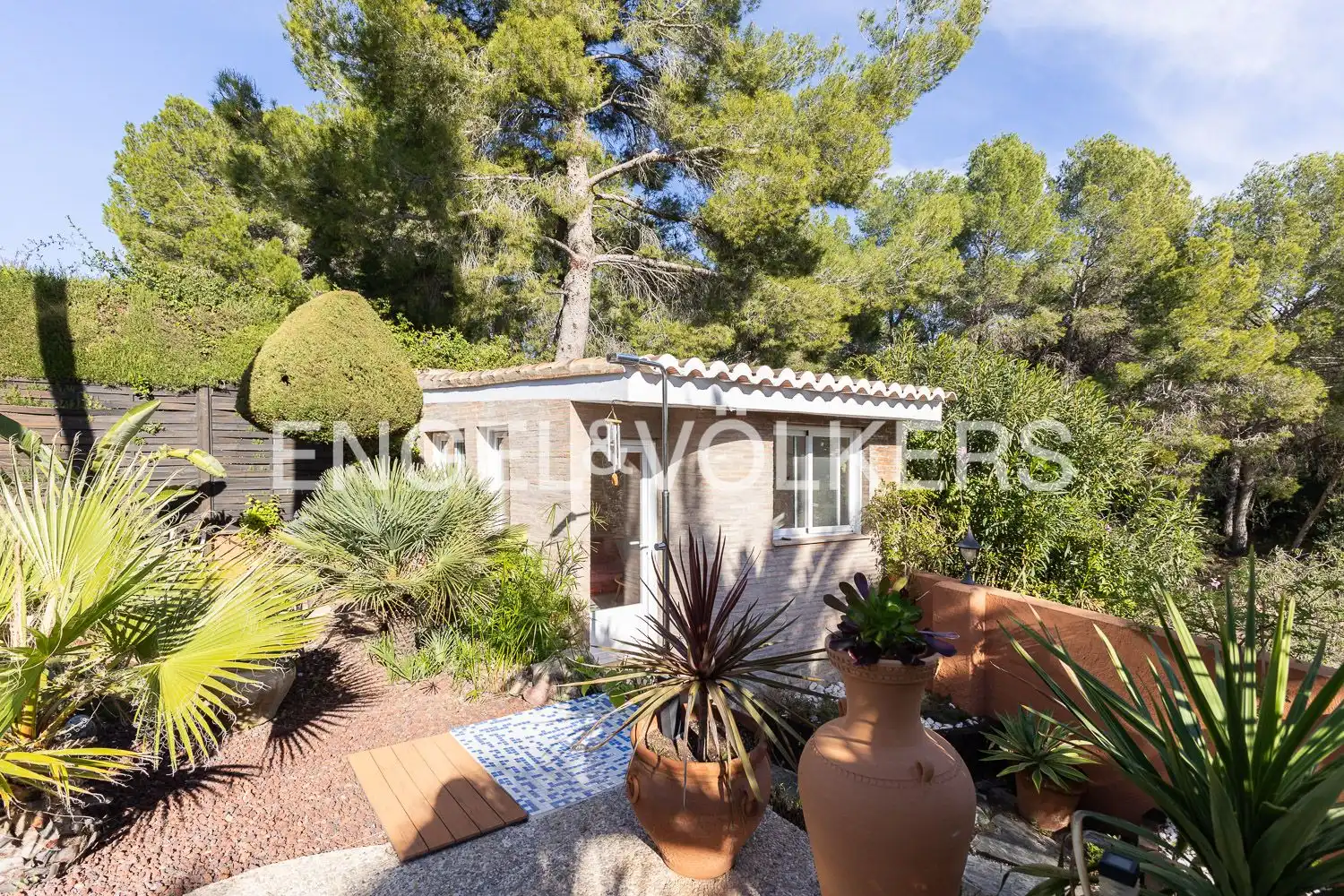 Vista exterior de Casa o xalet en venda en Riba-roja de Túria amb Aire condicionat, Calefacció i Jardí privat