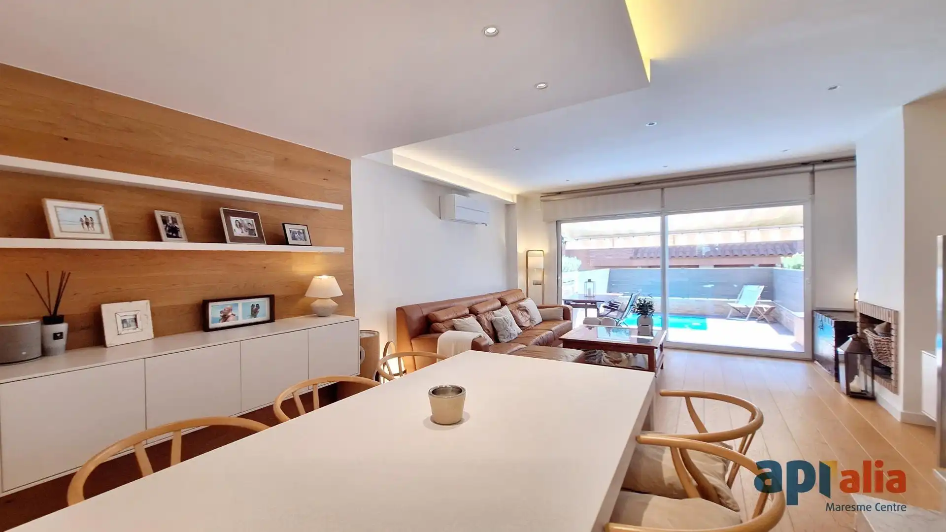 Wohnzimmer von Einfamilien-Reihenhaus zum Verkauf in Vilassar de Mar mit Klimaanlage, Heizung und Privatgarten