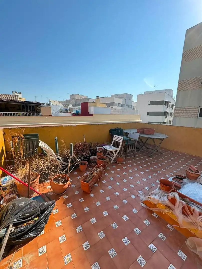 Terrassa de Casa adosada en venda en Cádiz amb Terrassa, Traster i Balcó
