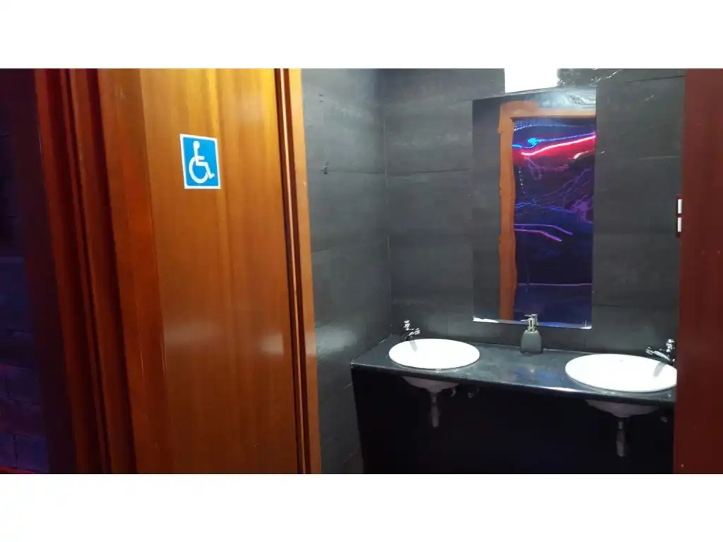 Local en venta en Calle Industria De La, Vinyets - Molí Vell