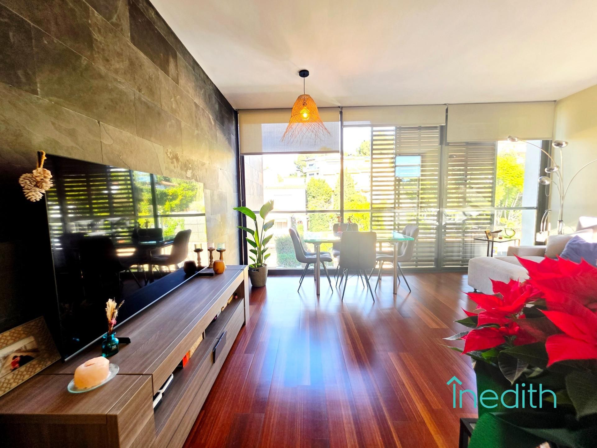 Sala d'estar de Pis en venda en Sitges amb Aire condicionat, Parquet i Terrassa