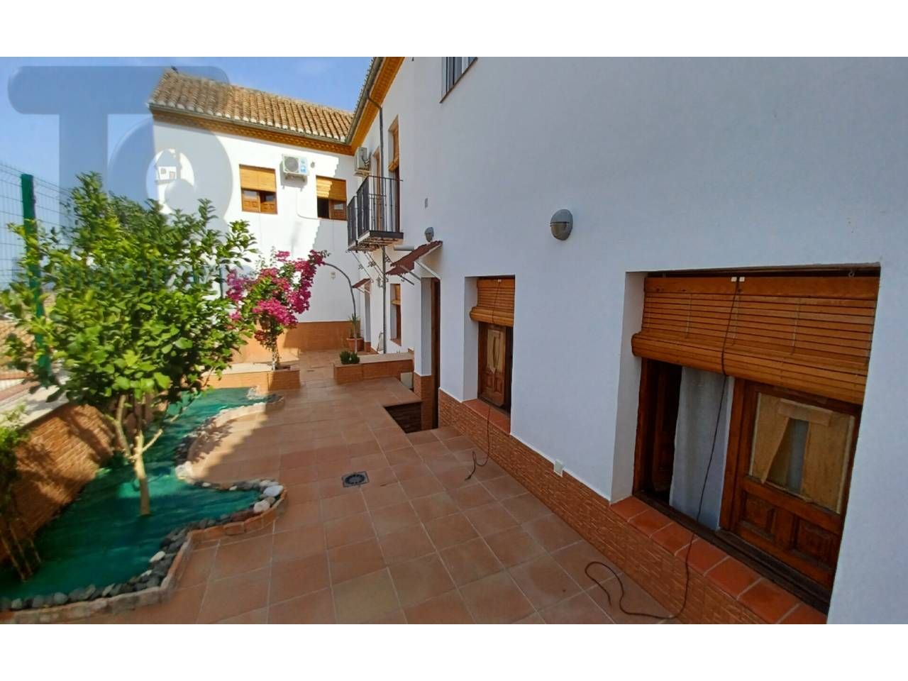 Vista exterior de Casa adosada en venda en  Granada Capital amb Aire condicionat, Calefacció i Jardí privat