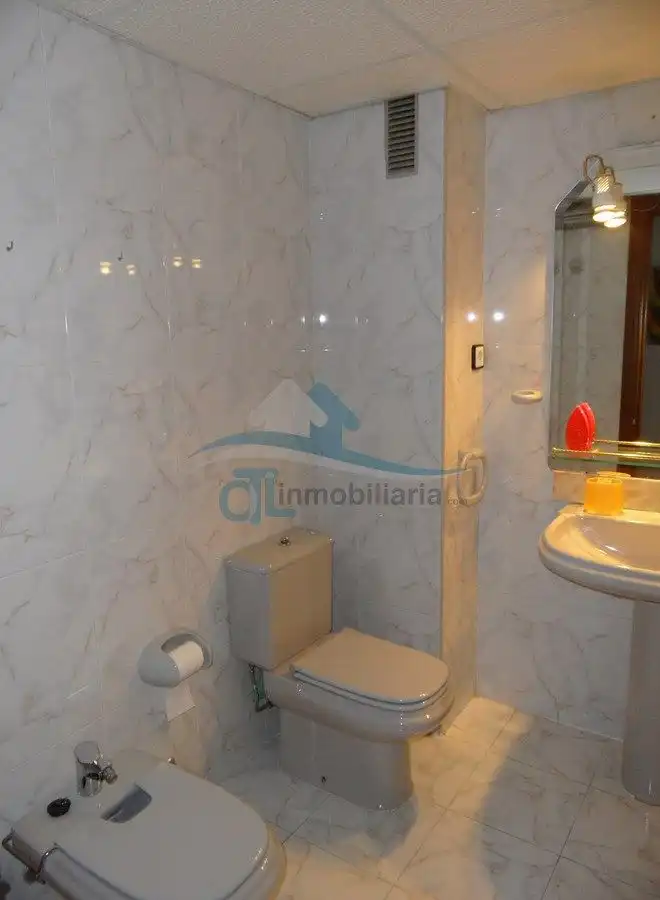 Badezimmer von Wohnung zur Miete in Linares mit Klimaanlage, Terrasse und Möbliert