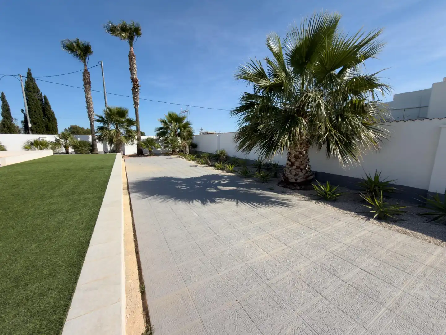 Vista exterior de Casa o xalet en venda en Los Montesinos amb Aire condicionat, Calefacció i Jardí privat