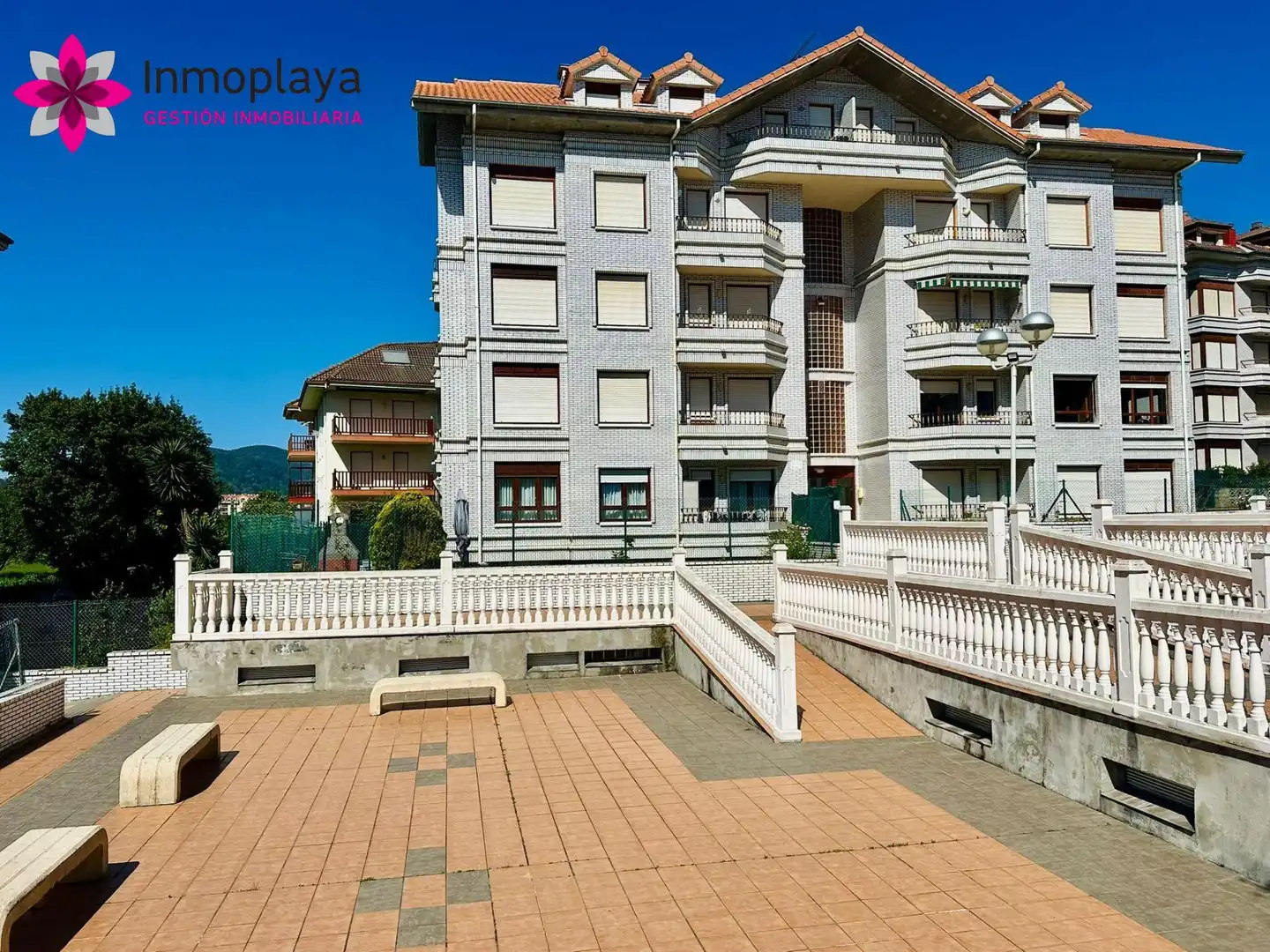 Vista exterior de Planta baja en venta en Noja con Calefacción, Jardín privado y Terraza