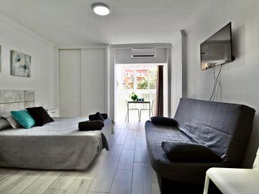 Studio with pool for sale in Avenida Avenida Gamonal. Edif. Águila