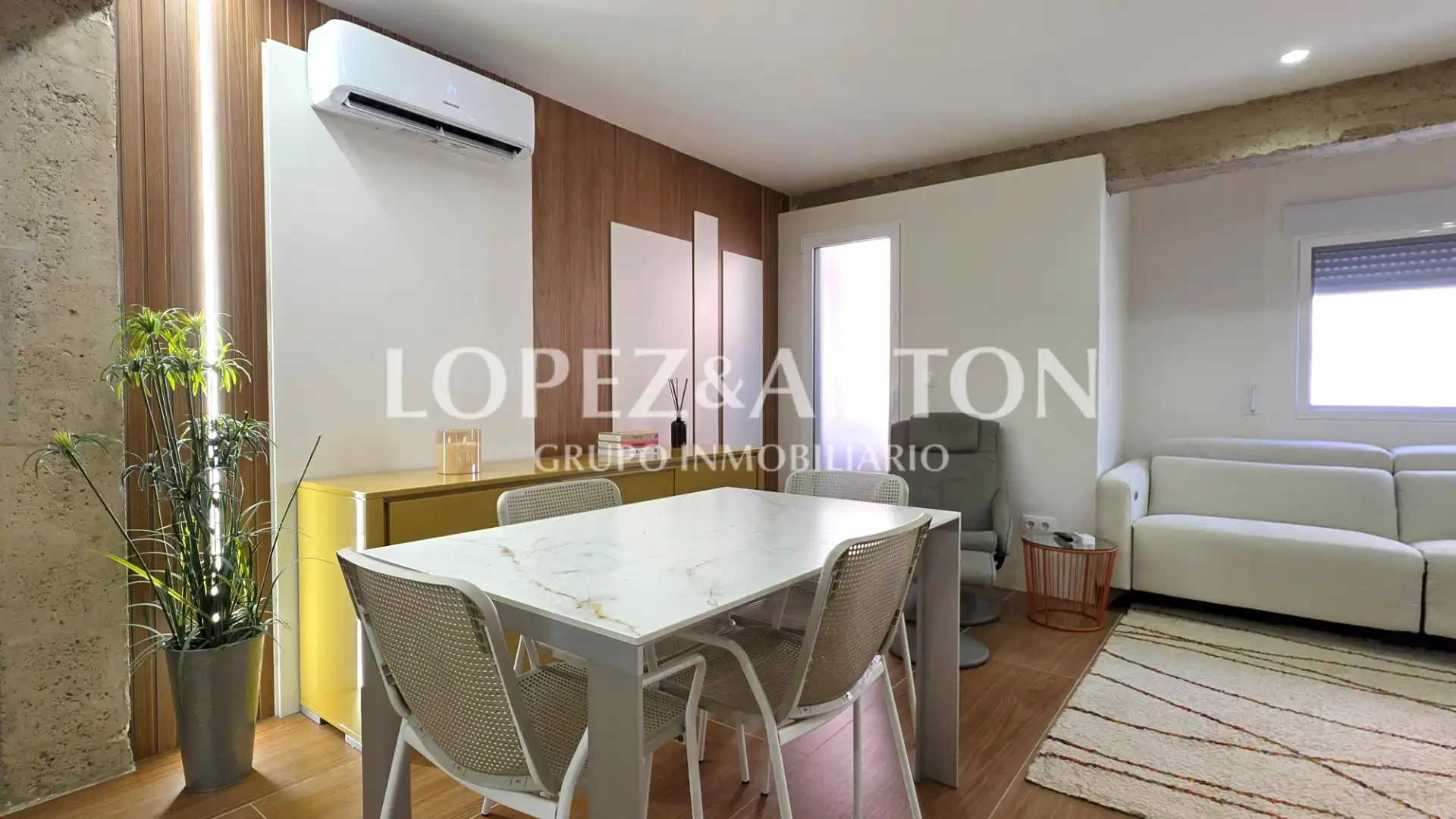 Living room of Flat for sale in L'Eliana  with Air Conditioner and Balcony
