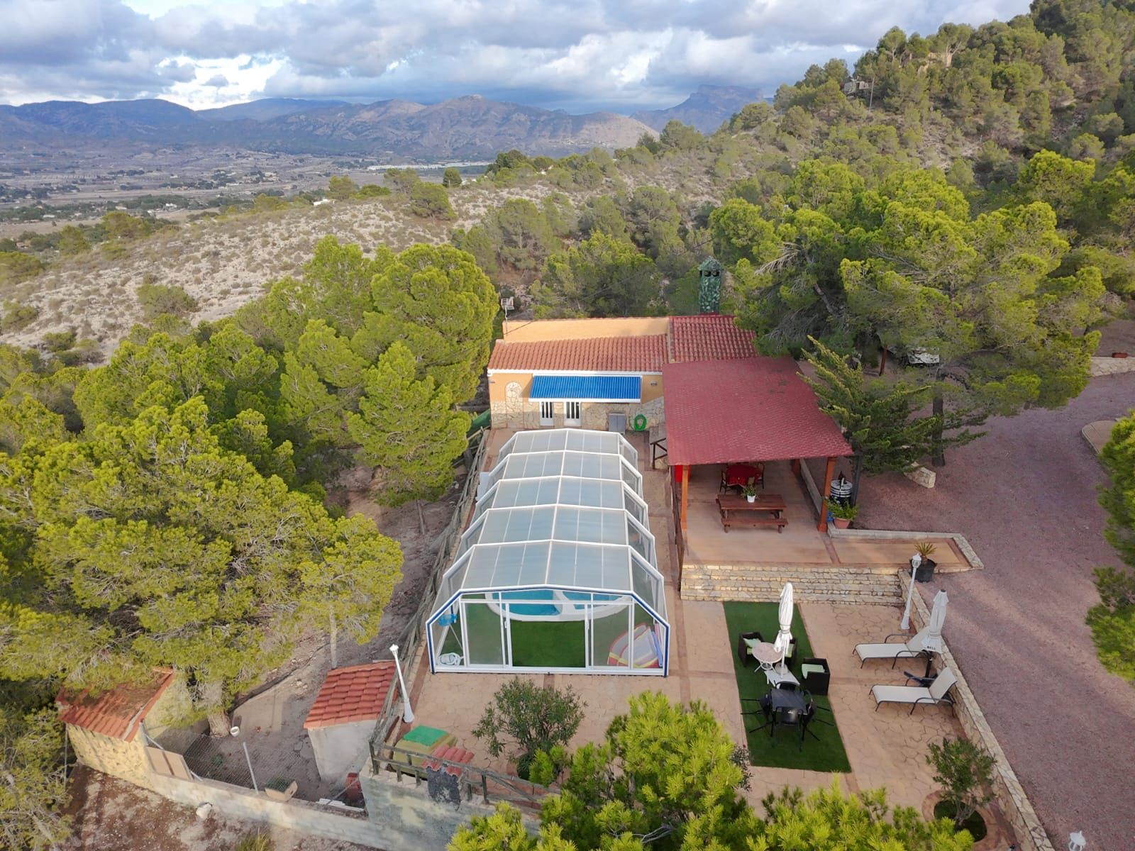Piscina de Casa o xalet de lloguer en Elda amb Aire condicionat, Calefacció i Jardí privat