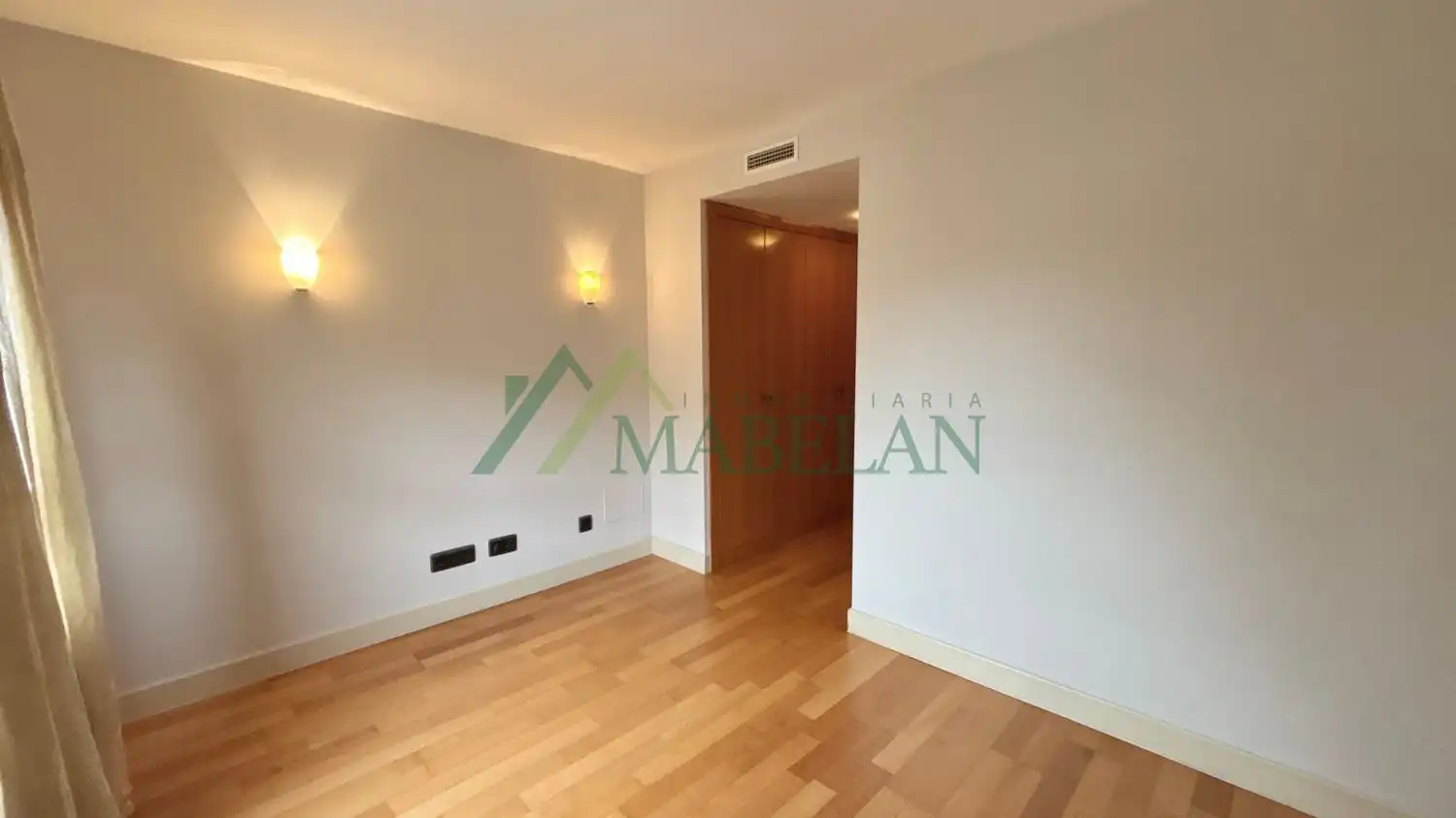 Bedroom of Flat for rent in Madrid  with Air Conditioner, Private garden and Storage room