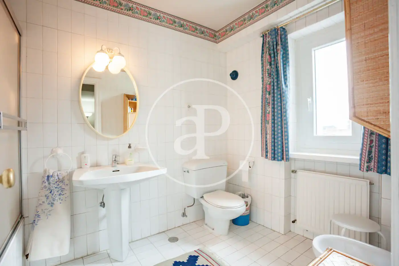 Bathroom of Houses for sale in Madrid  with Heating, Private garden and Terrace