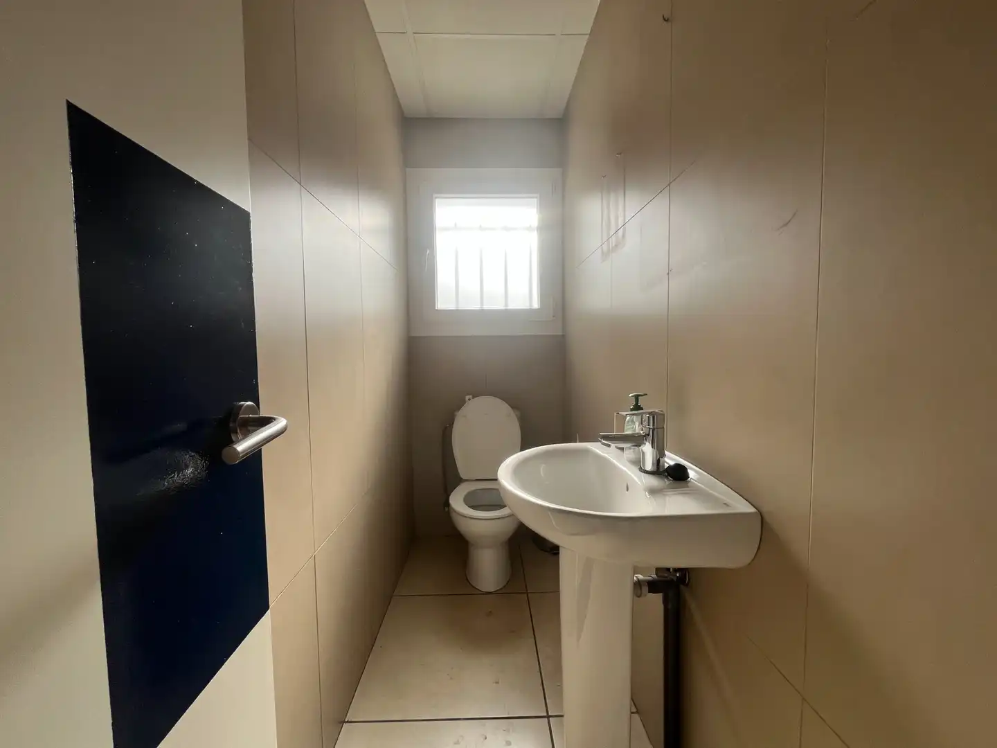Badezimmer von Fabrikhallen zum Verkauf in Barri dels Escriptors