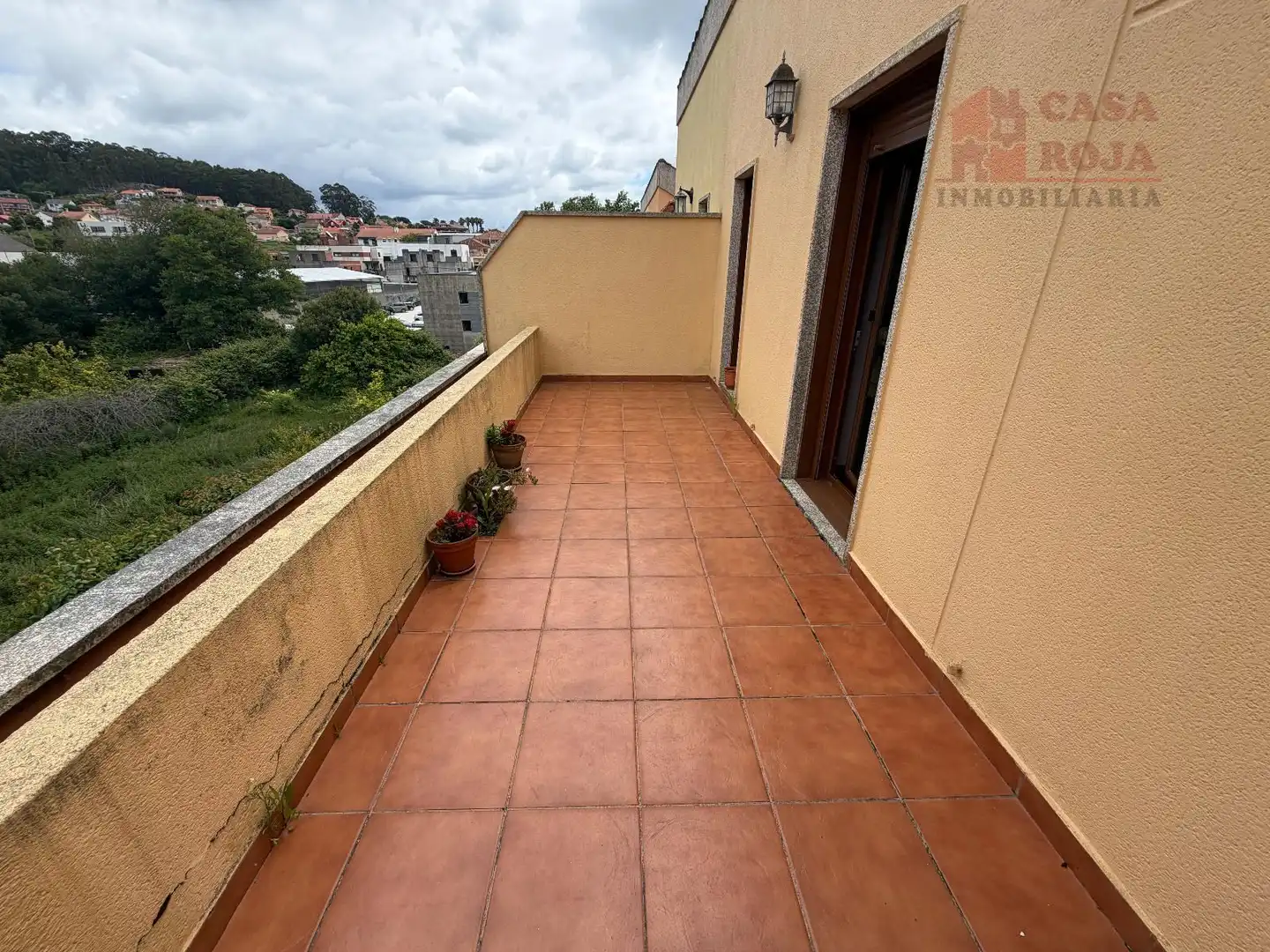 Terrassa de Casa adosada en venda en Cangas  amb Calefacció, Parquet i Traster