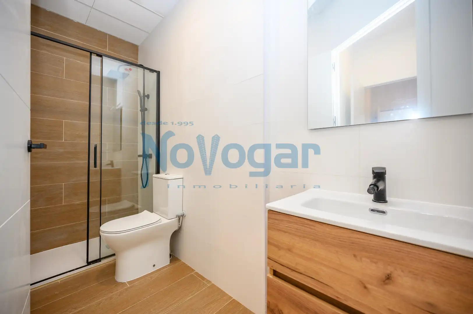 Bathroom of Flat for sale in Móstoles  with Heating and Oven