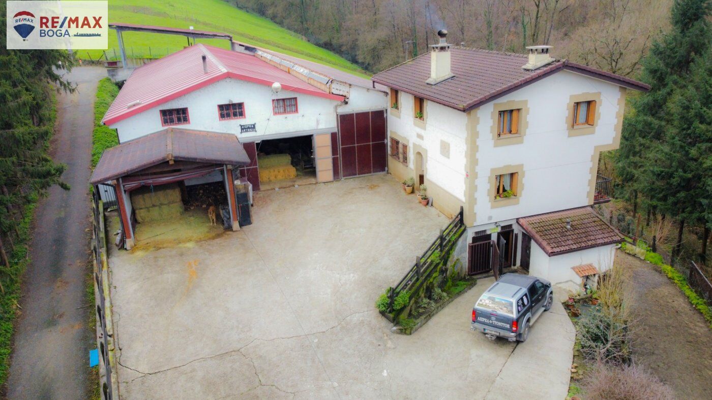 Vista exterior de Casa o xalet en venda en Olaberria amb Calefacció, Jardí privat i Terrassa