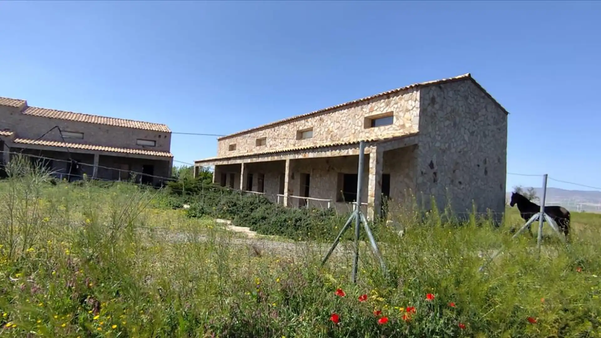 Vista exterior de Edificio en venta en Dólar