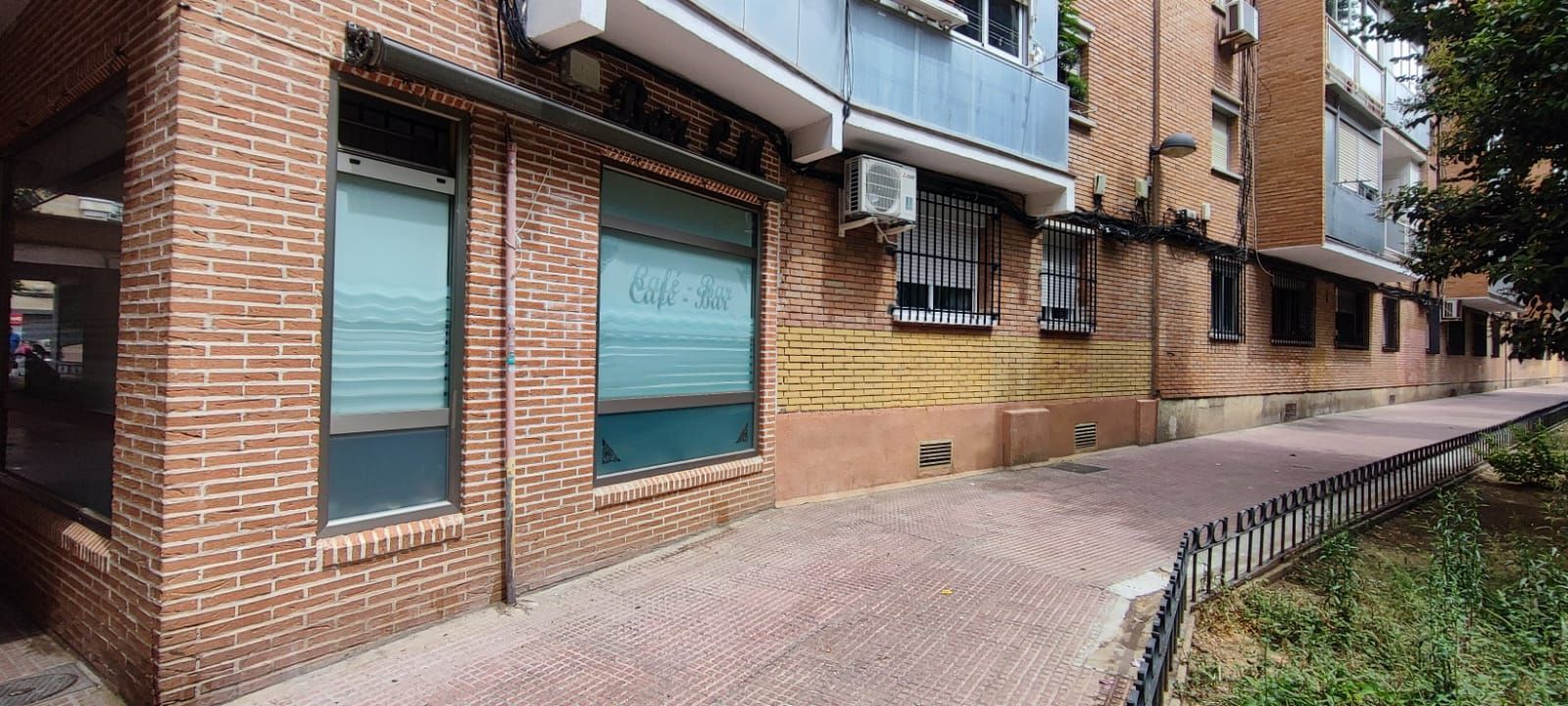 Exterior view of Premises for sale in Alcalá de Henares  with Air Conditioner