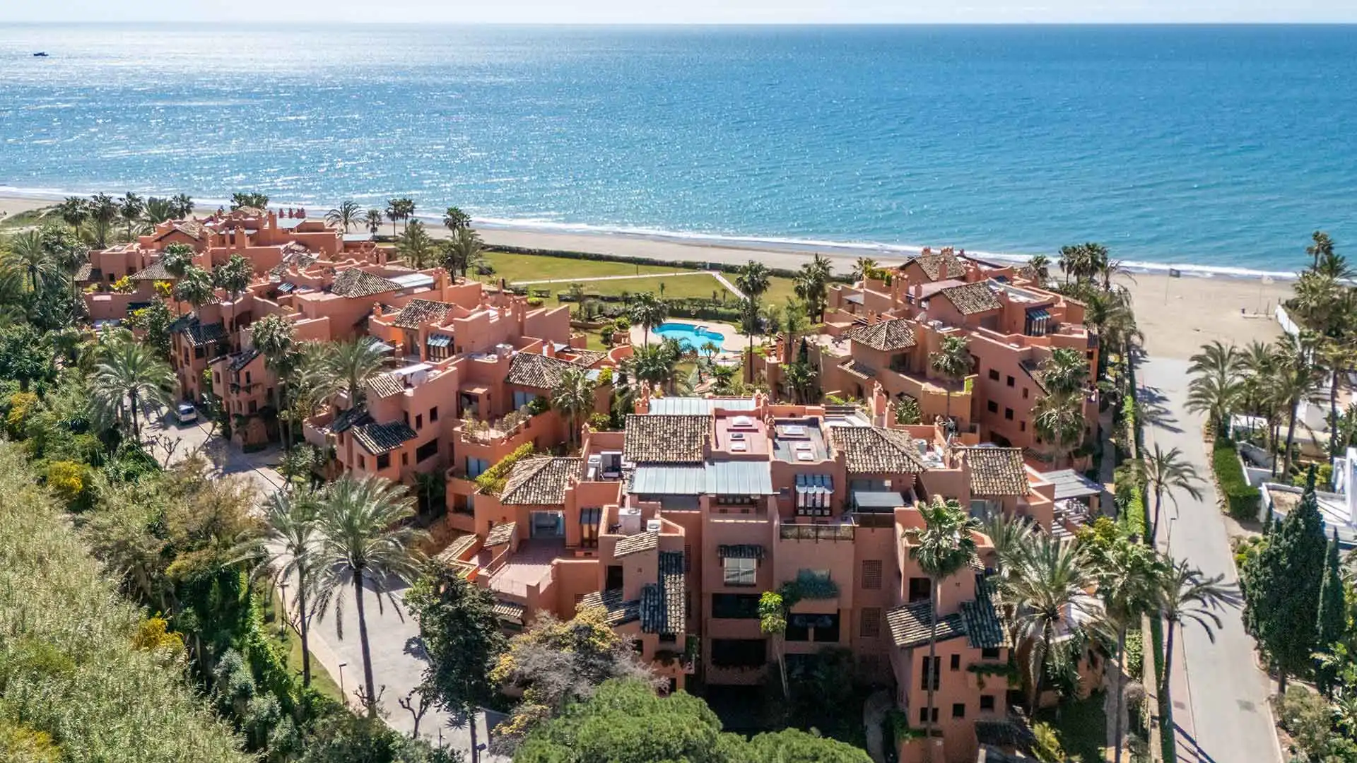 Vista exterior de Ático en venta en Marbella con Aire acondicionado, Terraza y Trastero