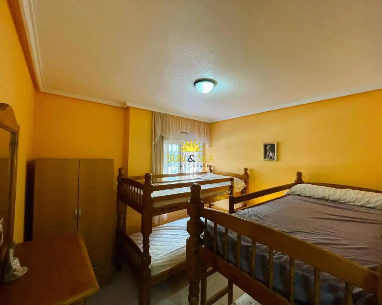 Dormitori de Apartament de lloguer en Torrevieja amb Terrassa, Moblat i Forn