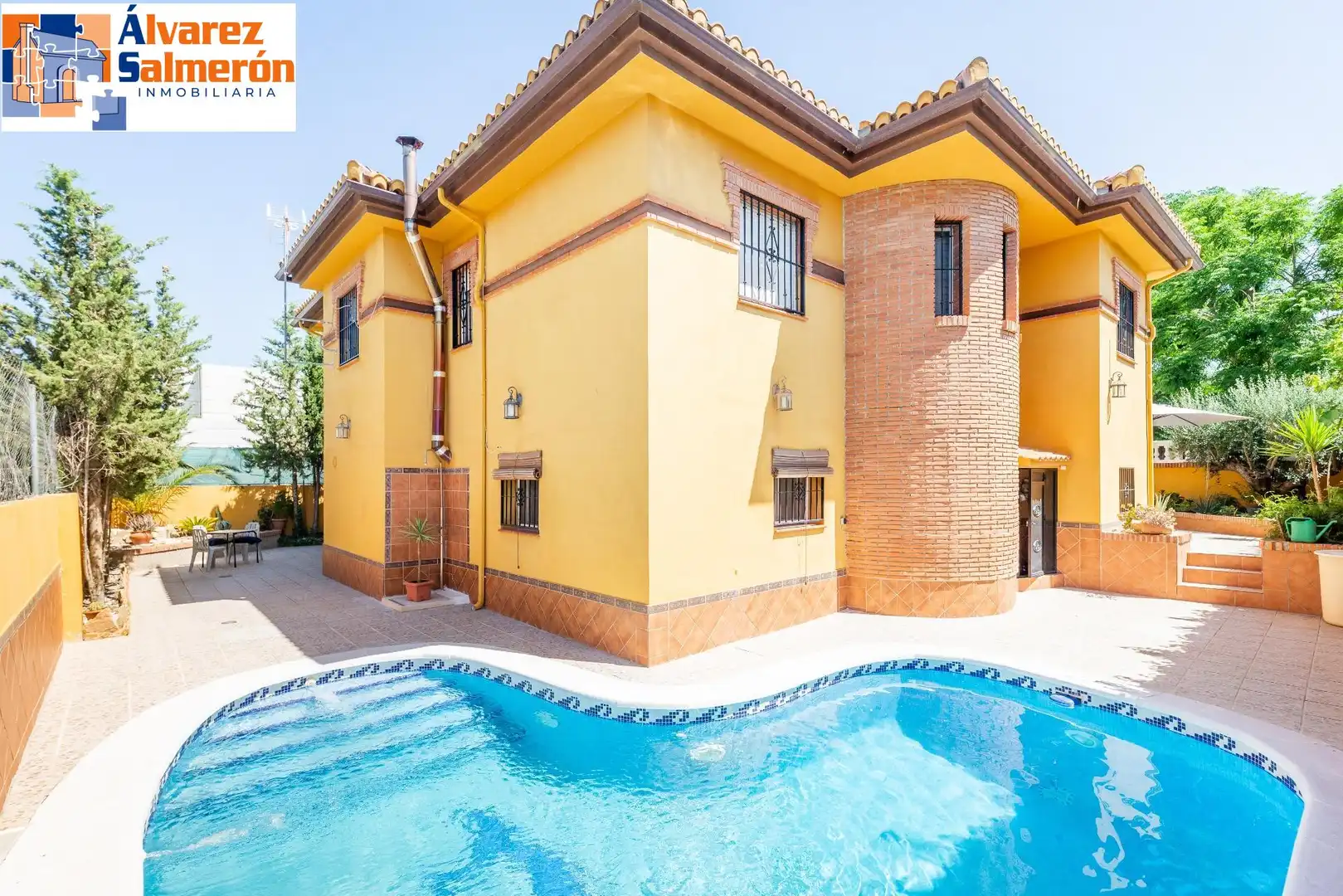 Chalet con piscina en venta en Calle OROPENDOLA (VENT)
