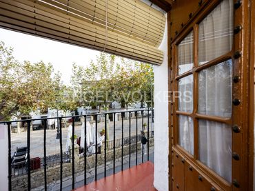 Casa con balcón en venta en Grazalema