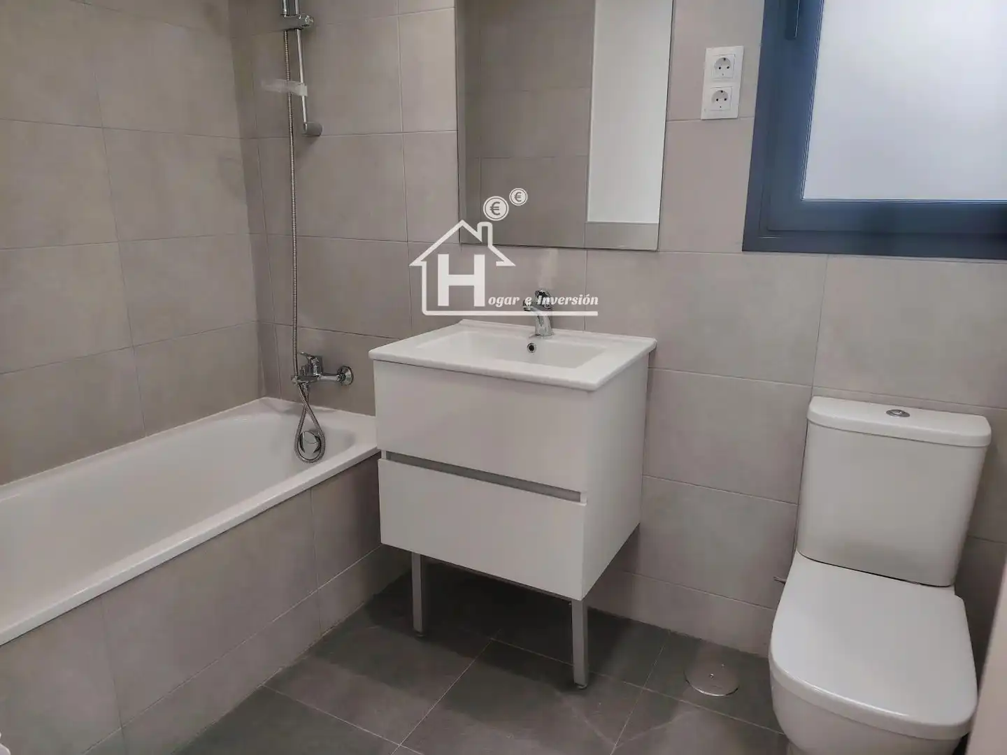 Baño de Piso de alquiler en Guadalajara con Aire acondicionado, Calefacción y Terraza
