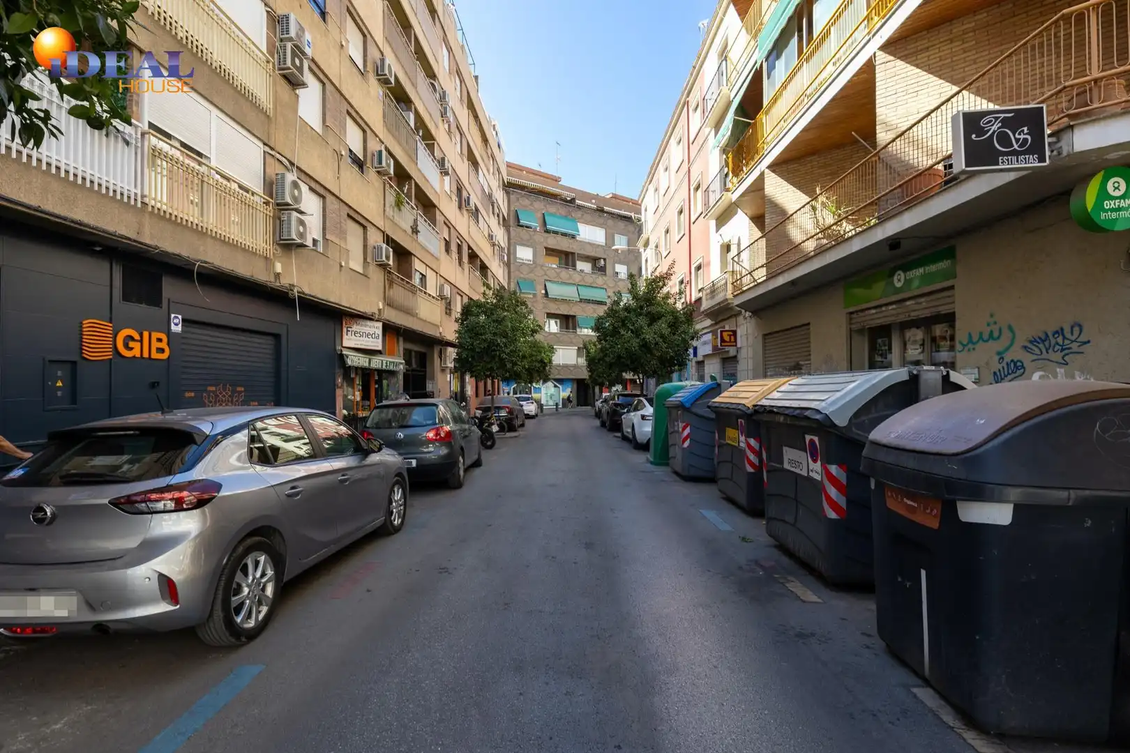 Vista exterior de Estudi en venda en Granada
