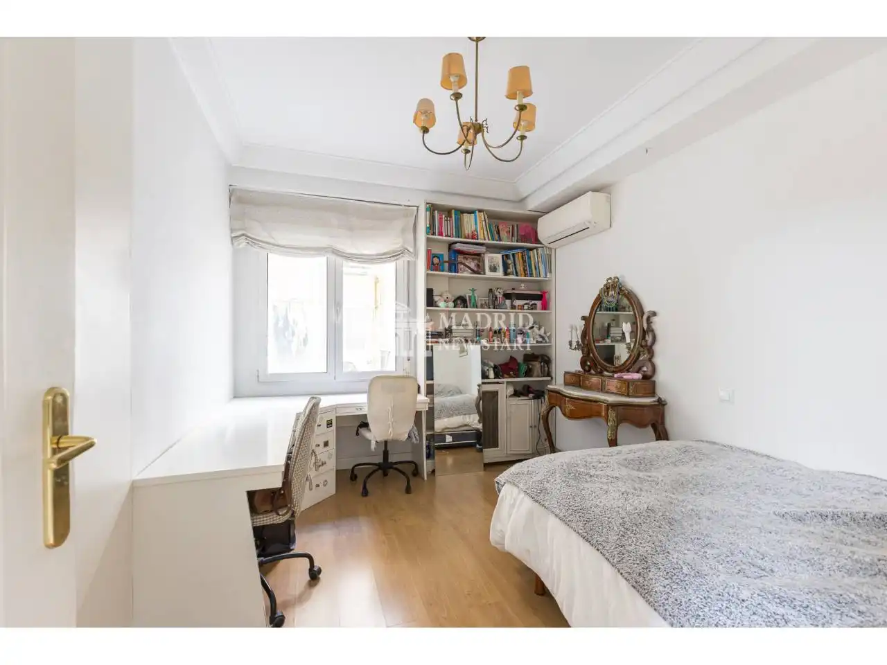 Schlafzimmer von Wohnung zum Verkauf in Madrid mit Klimaanlage und Heizung