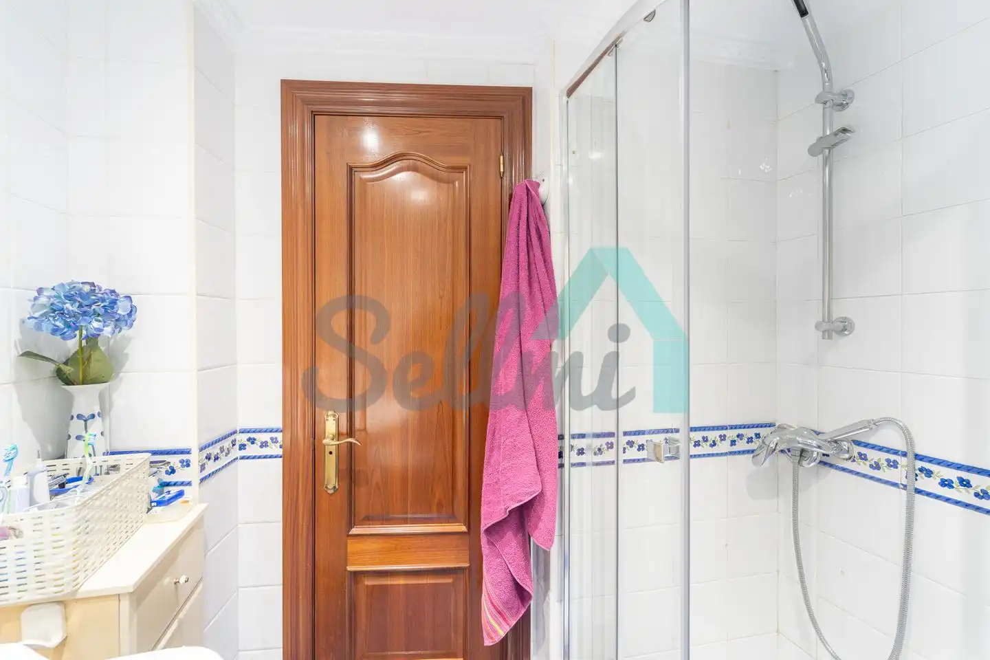 Bany de Pis en venda en Oviedo  amb Calefacció i Parquet