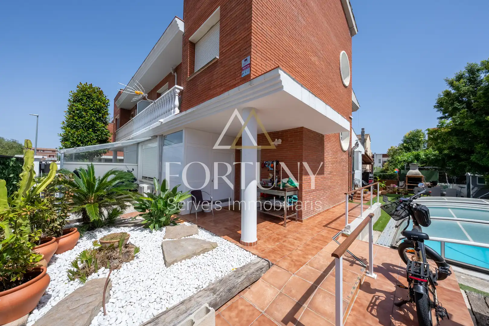 Vista exterior de Casa o xalet en venda en Cambrils amb Aire condicionat, Traster i Piscina
