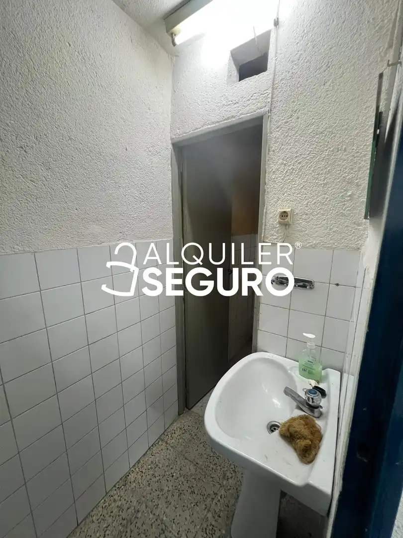 Badezimmer von Geschaftsraum zur Miete in Madrid
