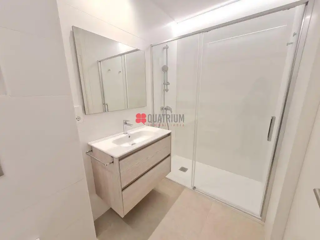 Bathroom of Flat for rent in Santiago de Compostela   with Heating