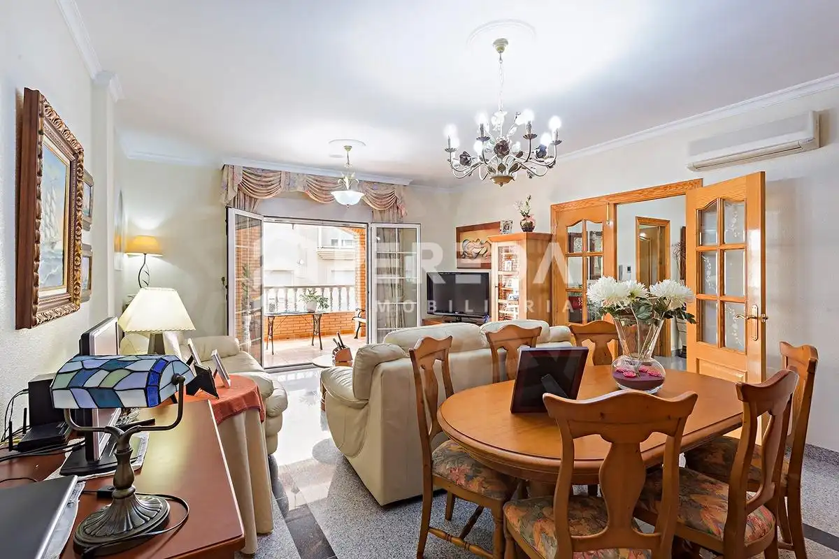 Sala de estar de Casa adosada en venta en Roquetas de Mar con Aire acondicionado, Jardín privado y Terraza