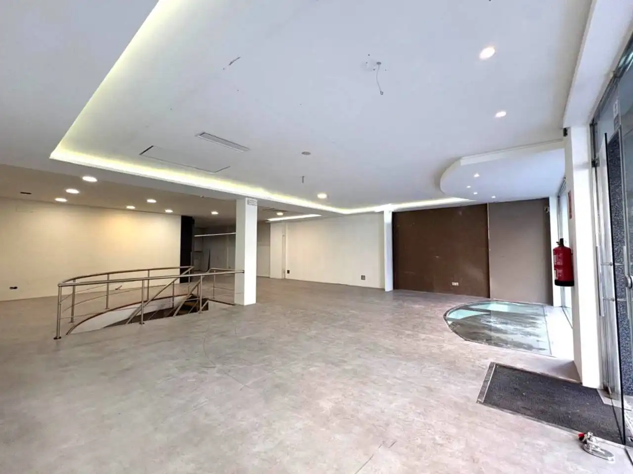 Local comercial en alquiler en Avenida Lluís Companys 15, imagen 8