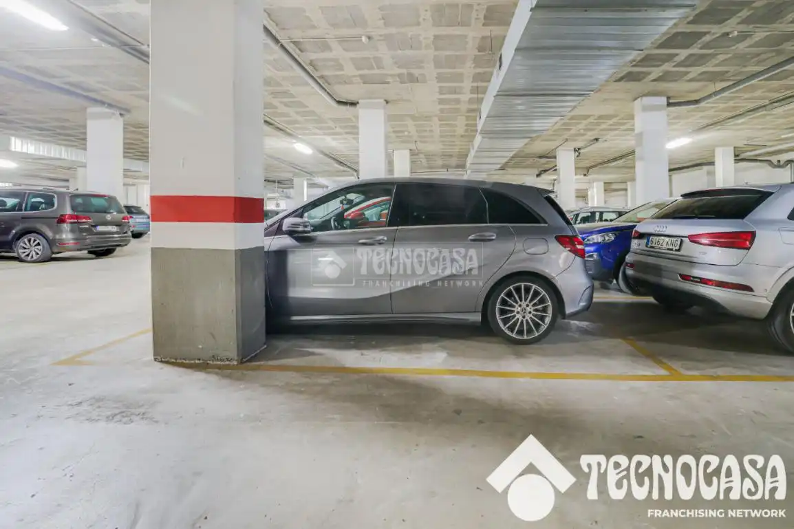 Parking de Ático en venta en Barcelona con Balcón