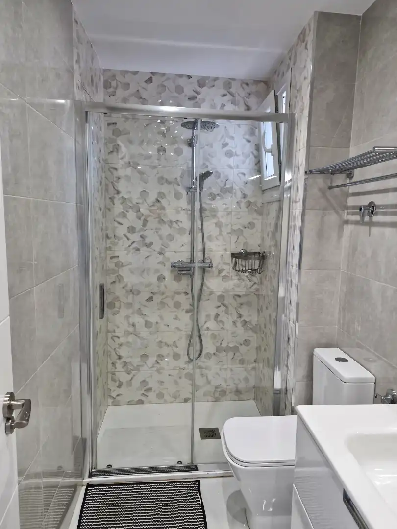 Bathroom of Flat for rent in Bilbao   with Heating, Furnished and Oven