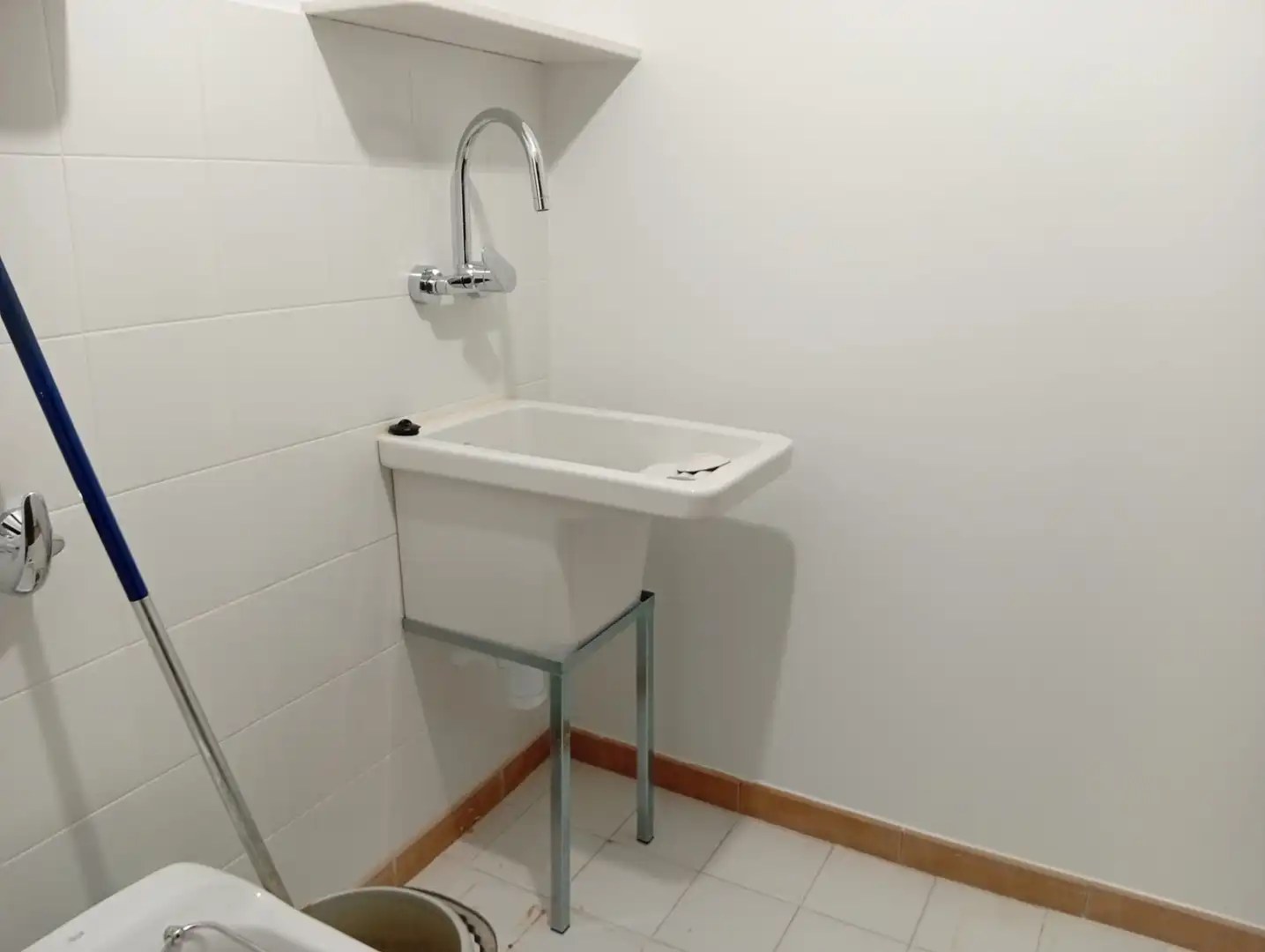 Bany de Àtic en venda en Banyoles amb Calefacció, Terrassa i Traster