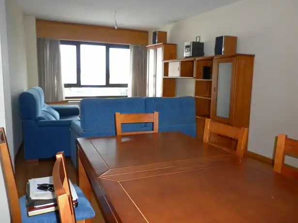 Sala d'estar de Pis de lloguer en Narón amb Calefacció, Parquet i Traster