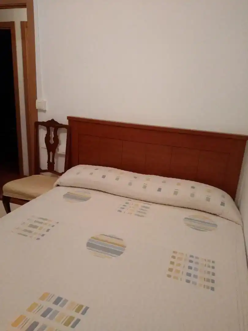 Dormitori de Casa o xalet en venda en Villagatón amb Jardí privat, Traster i Moblat