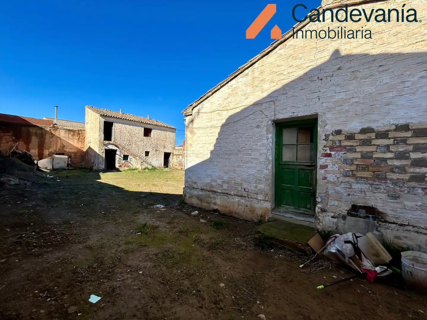 Casa o xalet en venda en Zuera amb Jardí privat