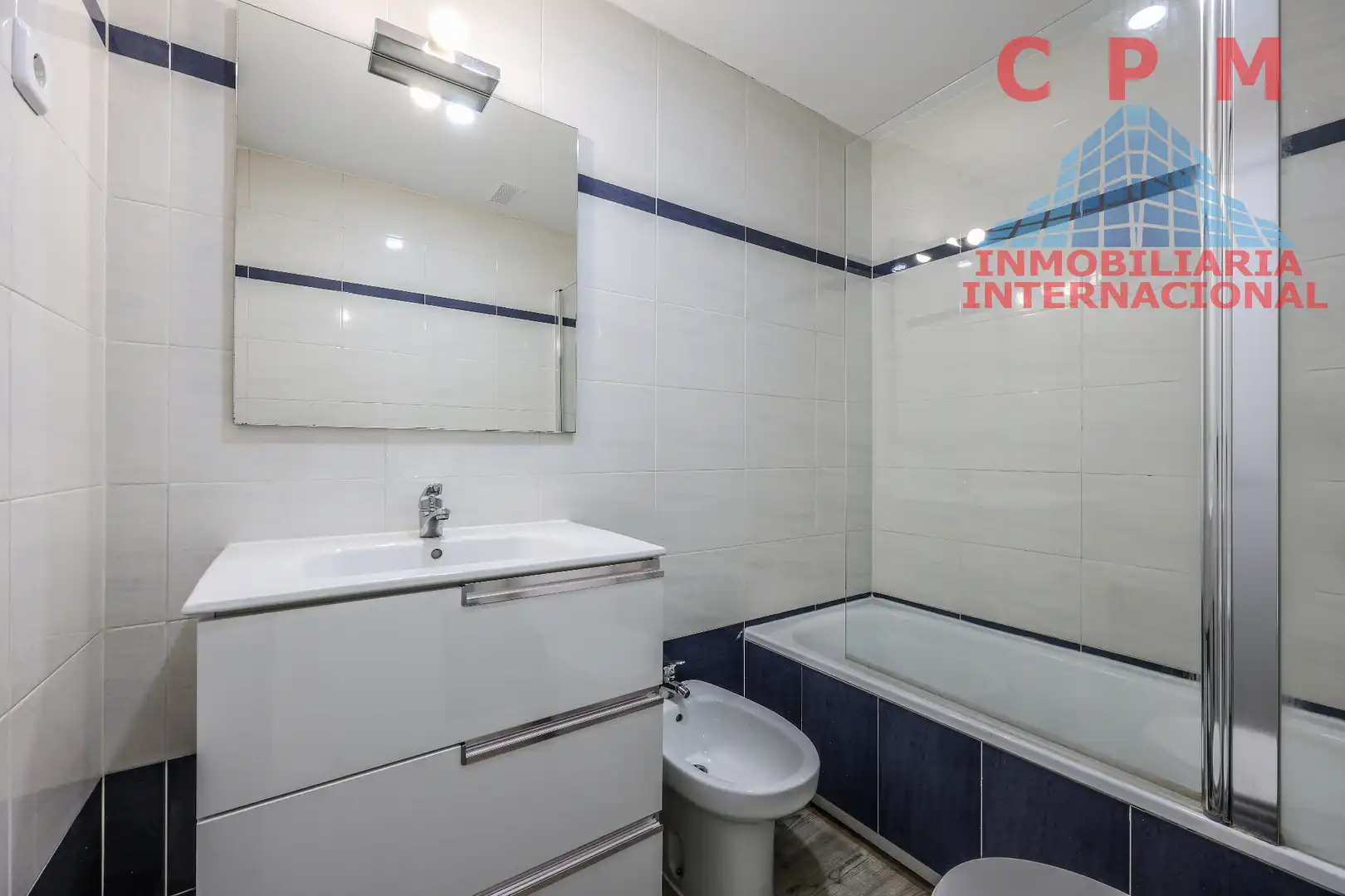 Badezimmer von Dachboden zur Miete in Alcobendas mit Klimaanlage, Heizung und Parkett