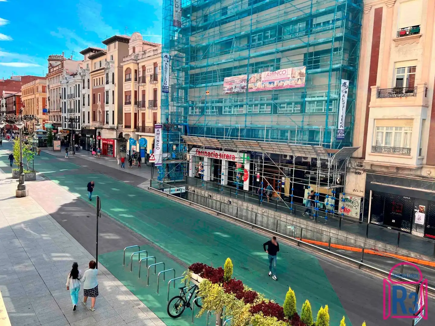 Vista exterior de Piso en venta en León Capital  con Calefacción y Trastero