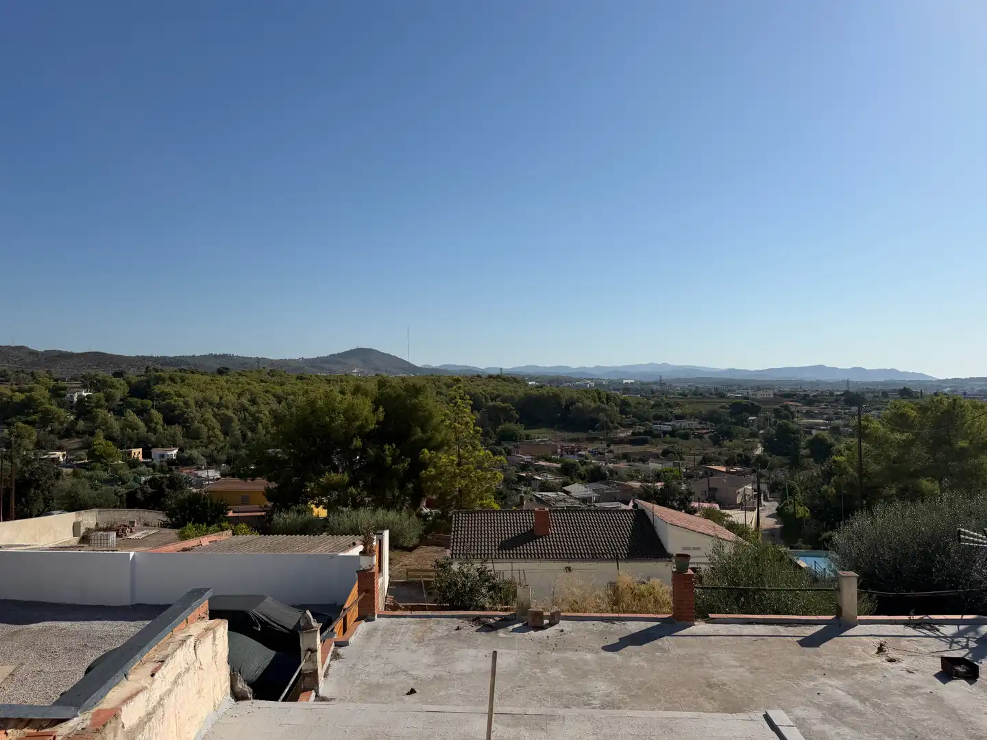 Vista exterior de Finca rústica en venda en Vilanova i la Geltrú amb Jardí privat, Terrassa i Piscina