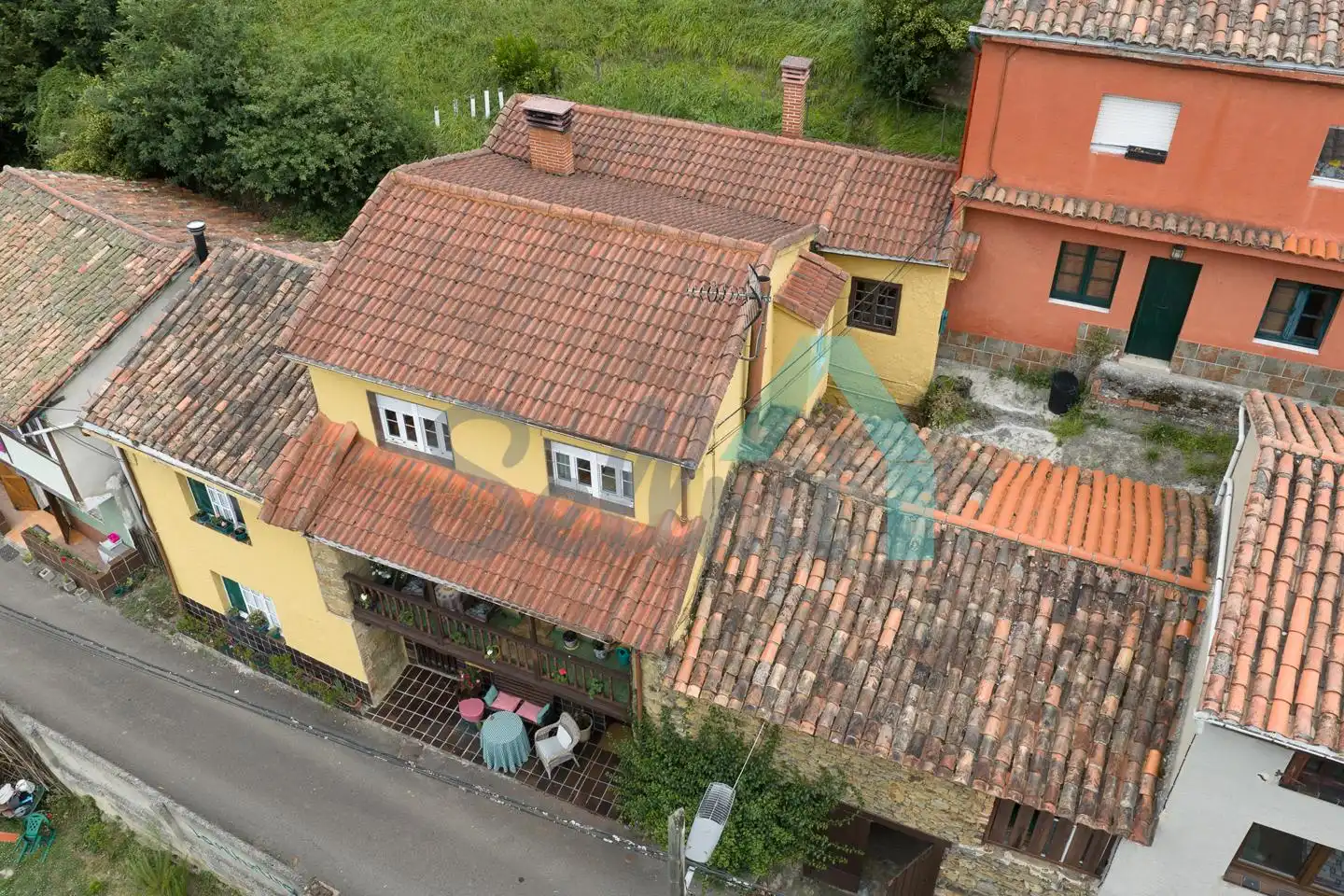Vista exterior de Casa adosada en venda en Langreo amb Calefacció, Jardí privat i Parquet