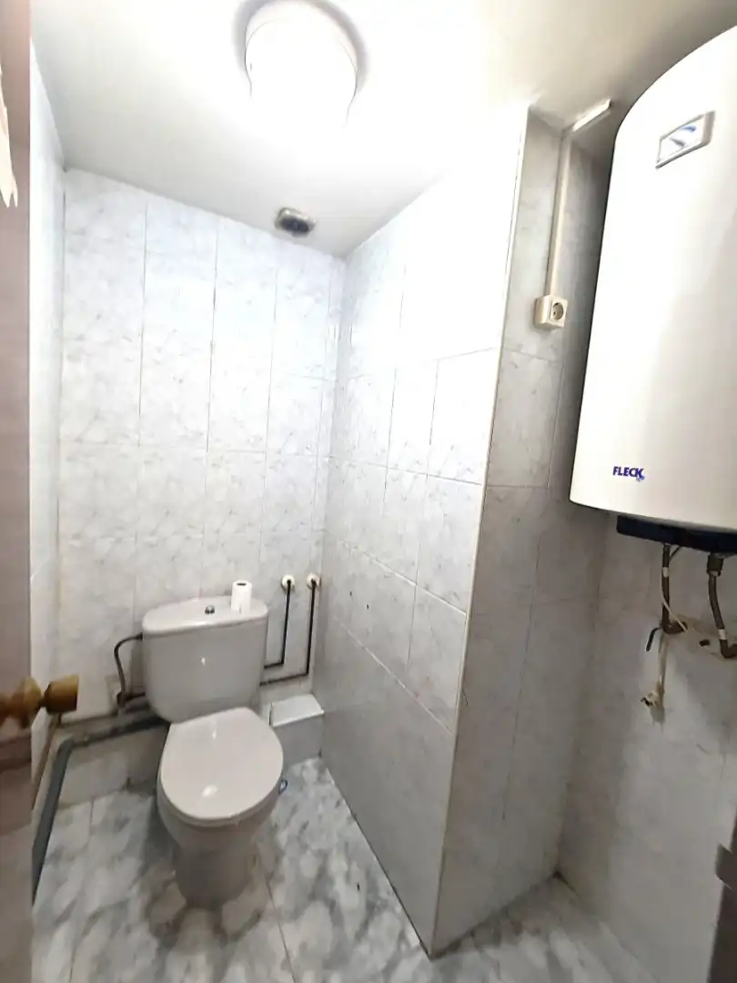 Badezimmer von Geschaftsraum zum Verkauf in La Serna