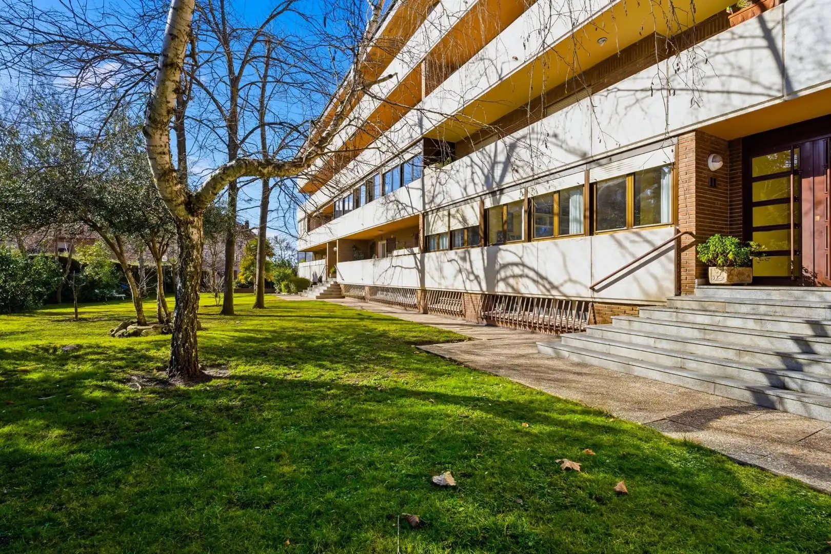 Vista exterior de Àtic en venda en Majadahonda amb Aire condicionat, Calefacció i Terrassa