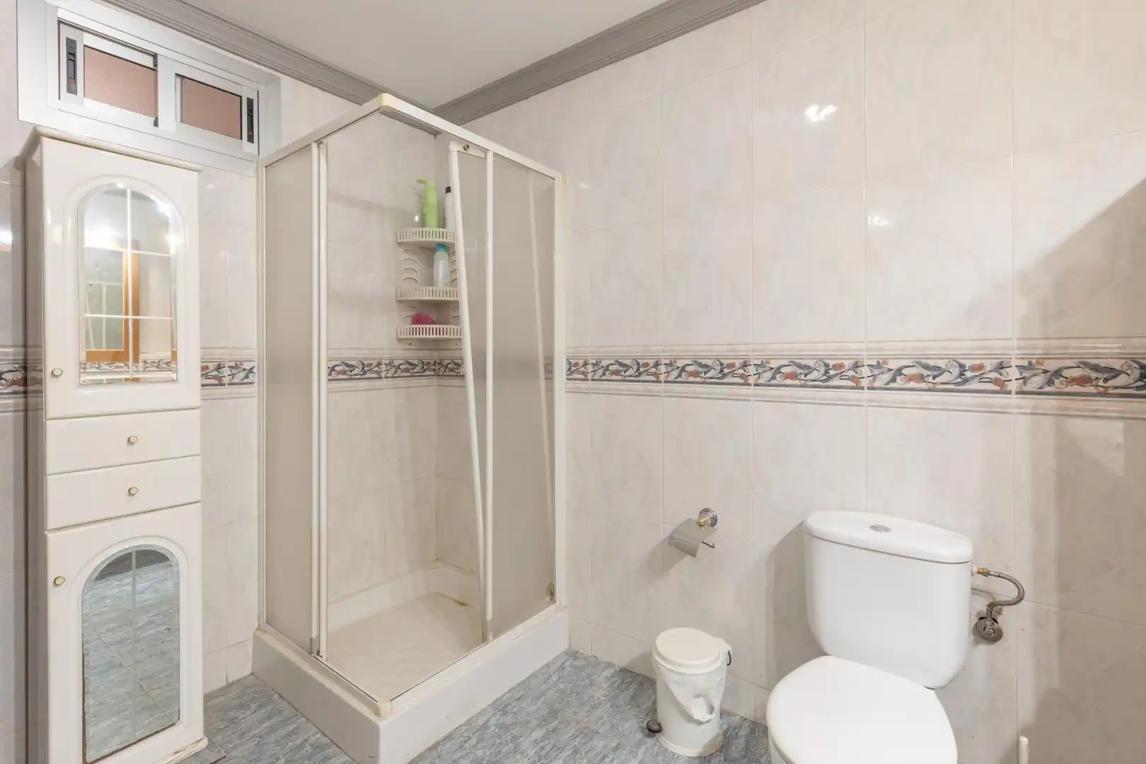 Badezimmer von Gebäude zum Verkauf in La Zubia Ciudad