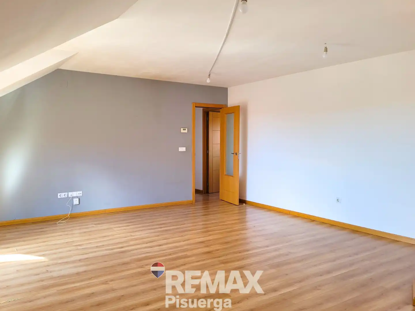 Wohnung zum Verkauf in Santovenia de Pisuerga mit Heizung, Abstellraum und Balkon