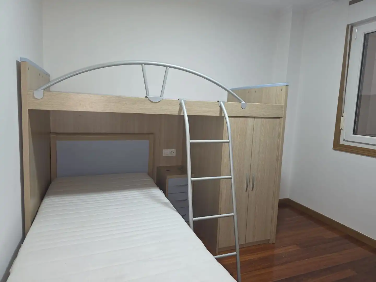 Schlafzimmer von Wohnung zur Miete in Ponteareas mit Heizung, Abstellraum und Möbliert